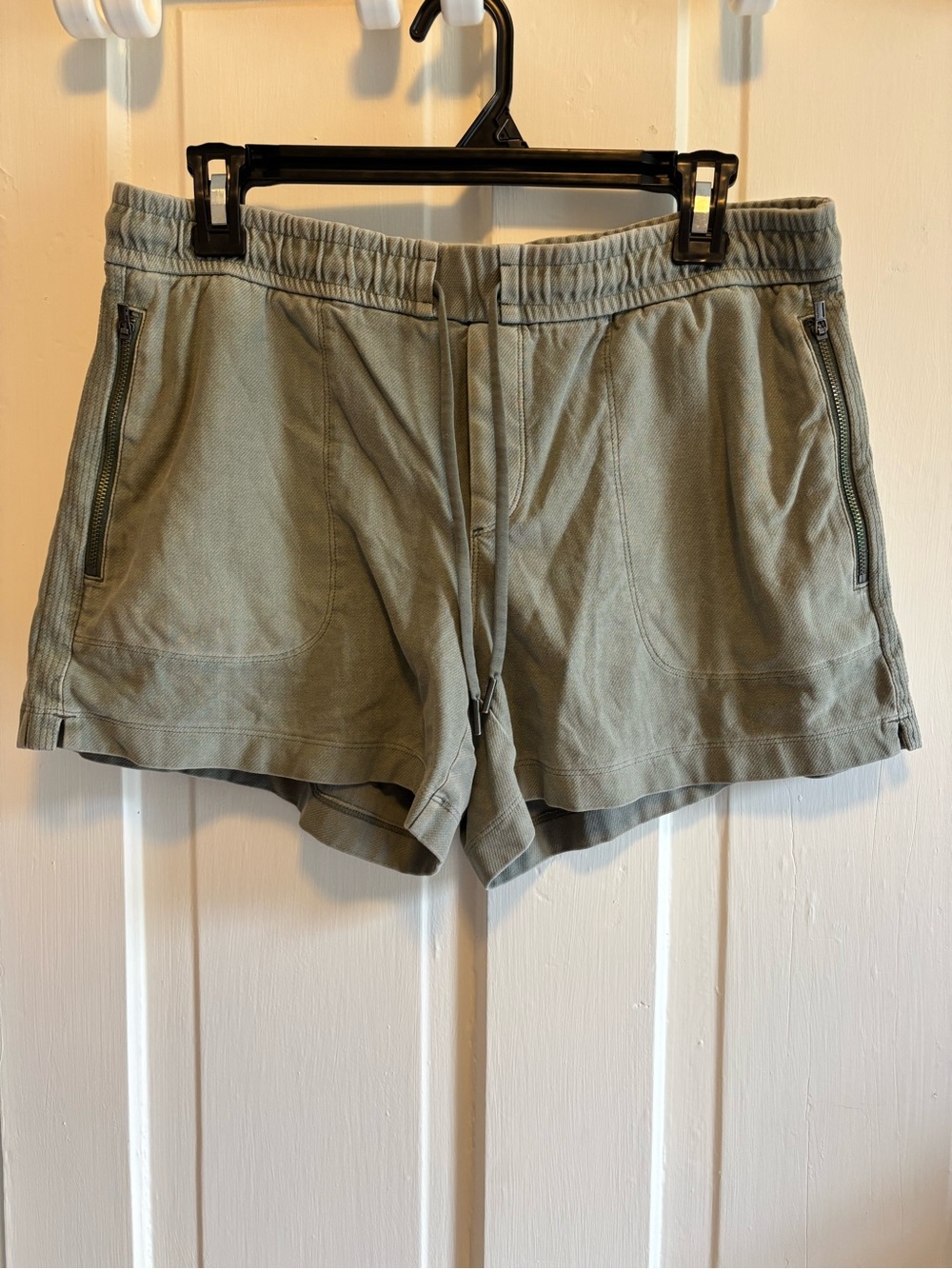 Athleta Farallon Shorts Green Size 8